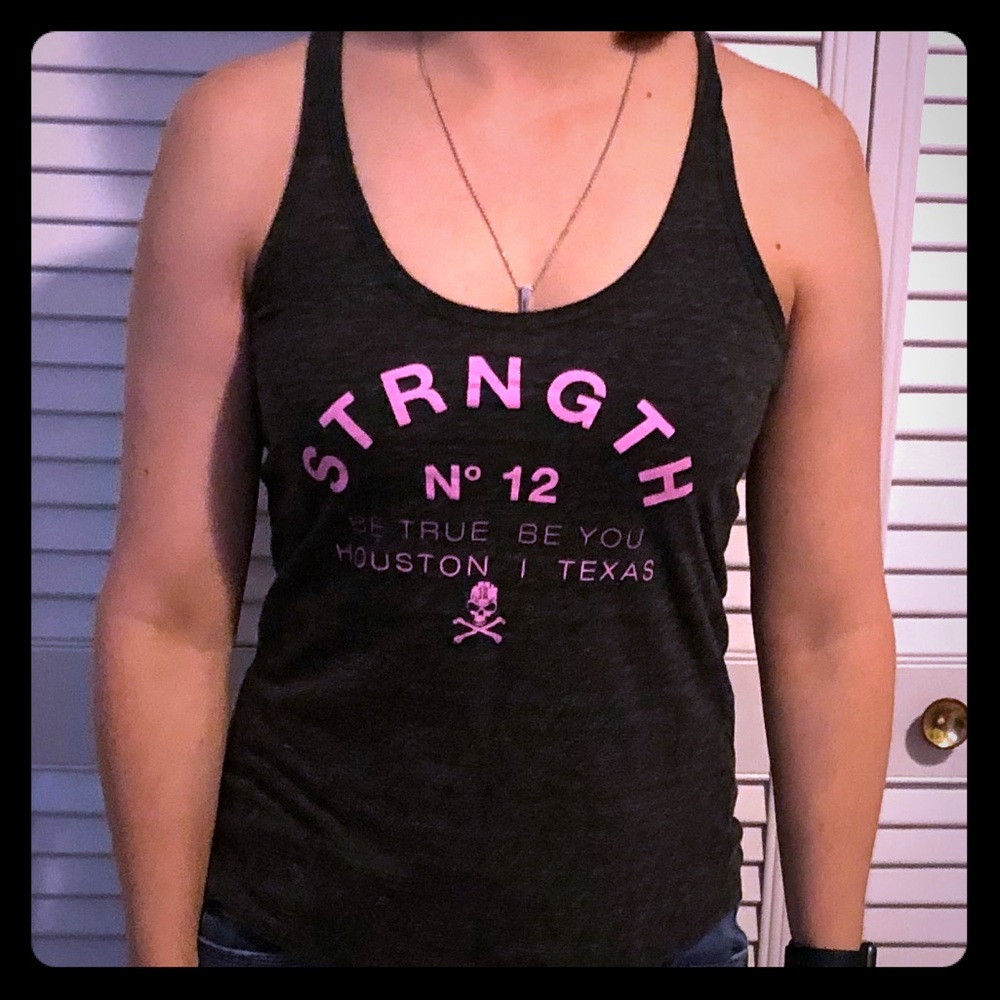 Small gray and pink tank